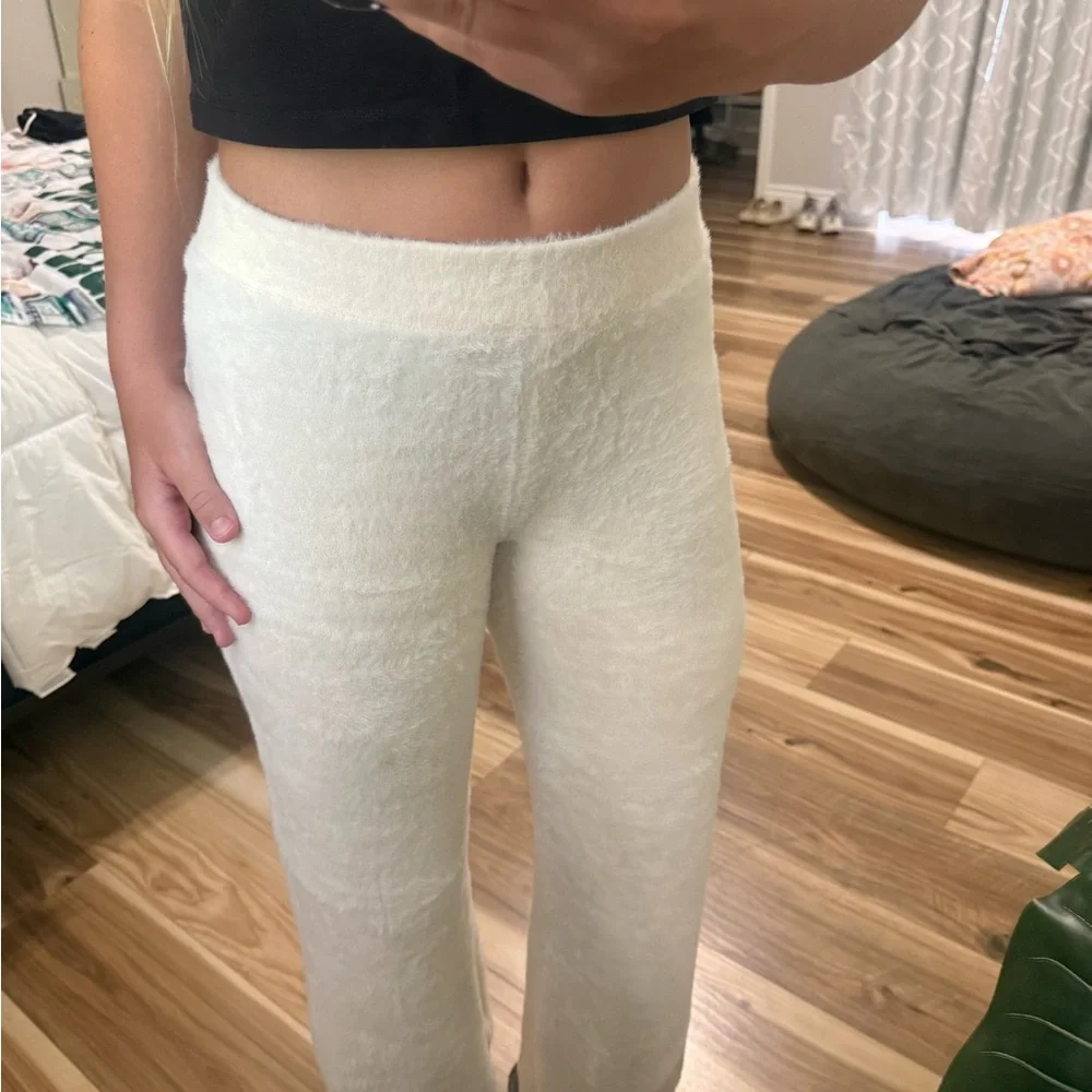 Aerie cream soft and COMFORTABLE wide leg lounge pants - Picture 3 of 6
